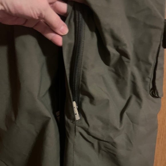 Waterproof snowboarding pants, used only a few times. - Picture 3 of 9